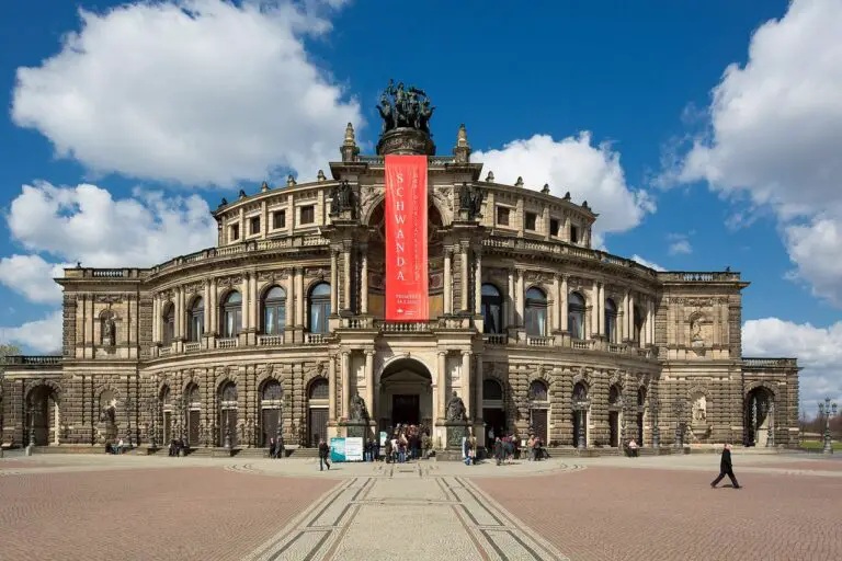 opera 1757016763