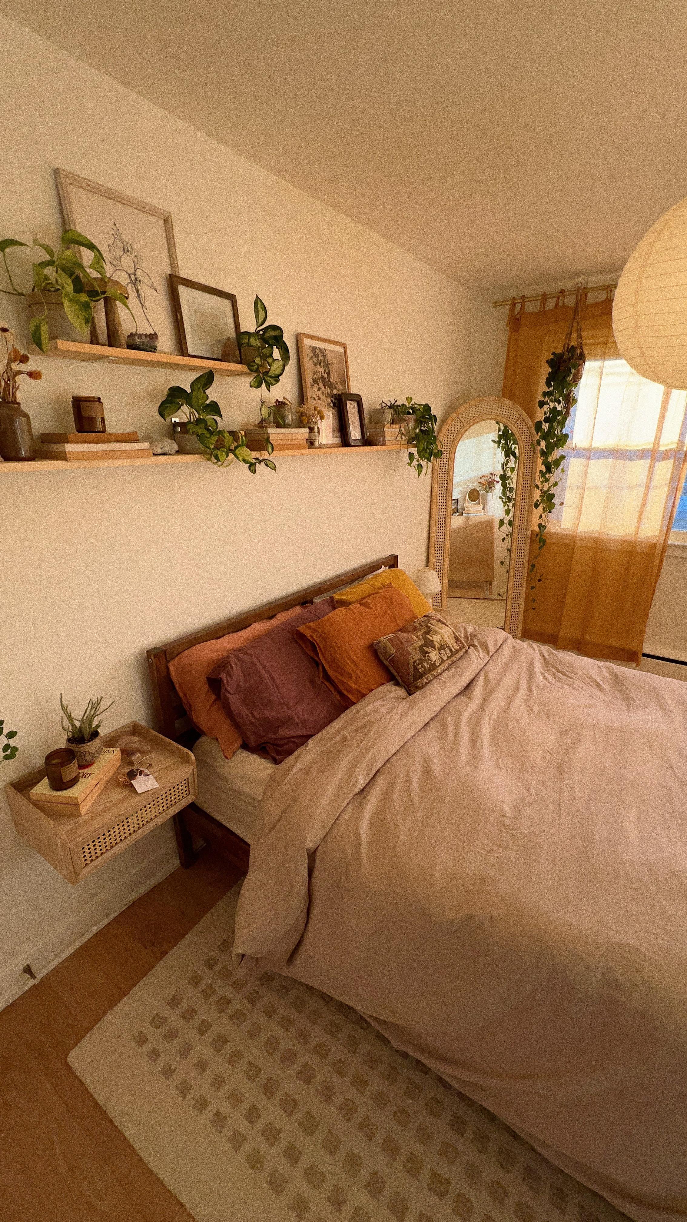 bedroom shelf decor