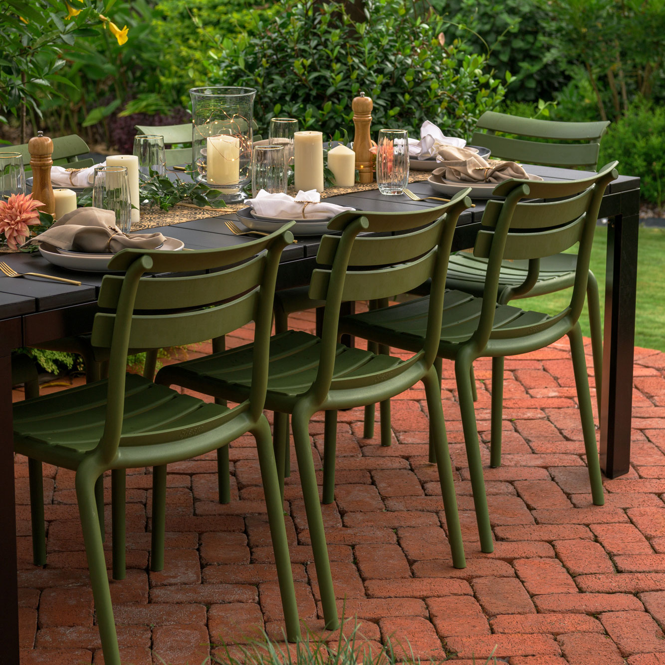 outdoor dining garden