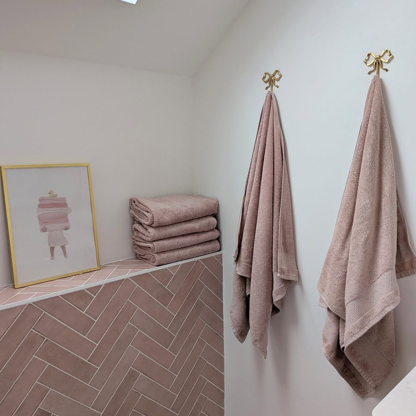 pink bathroom decor