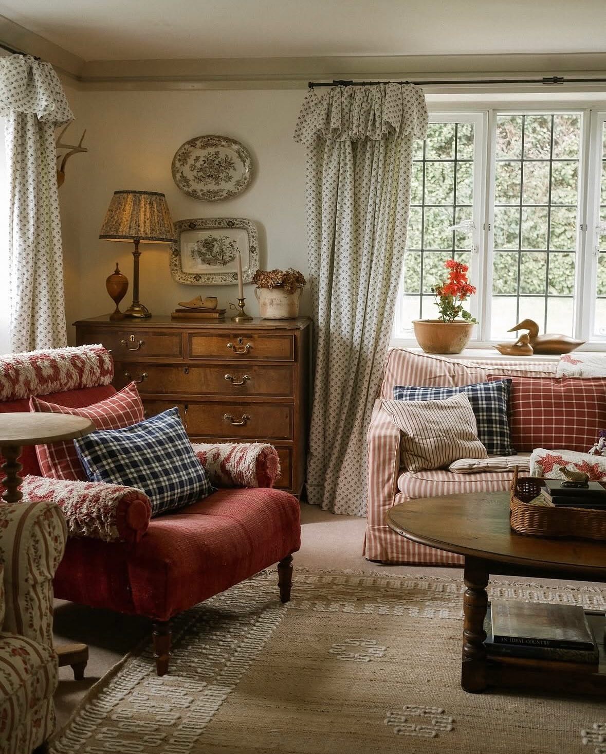 cozy cottage dining room