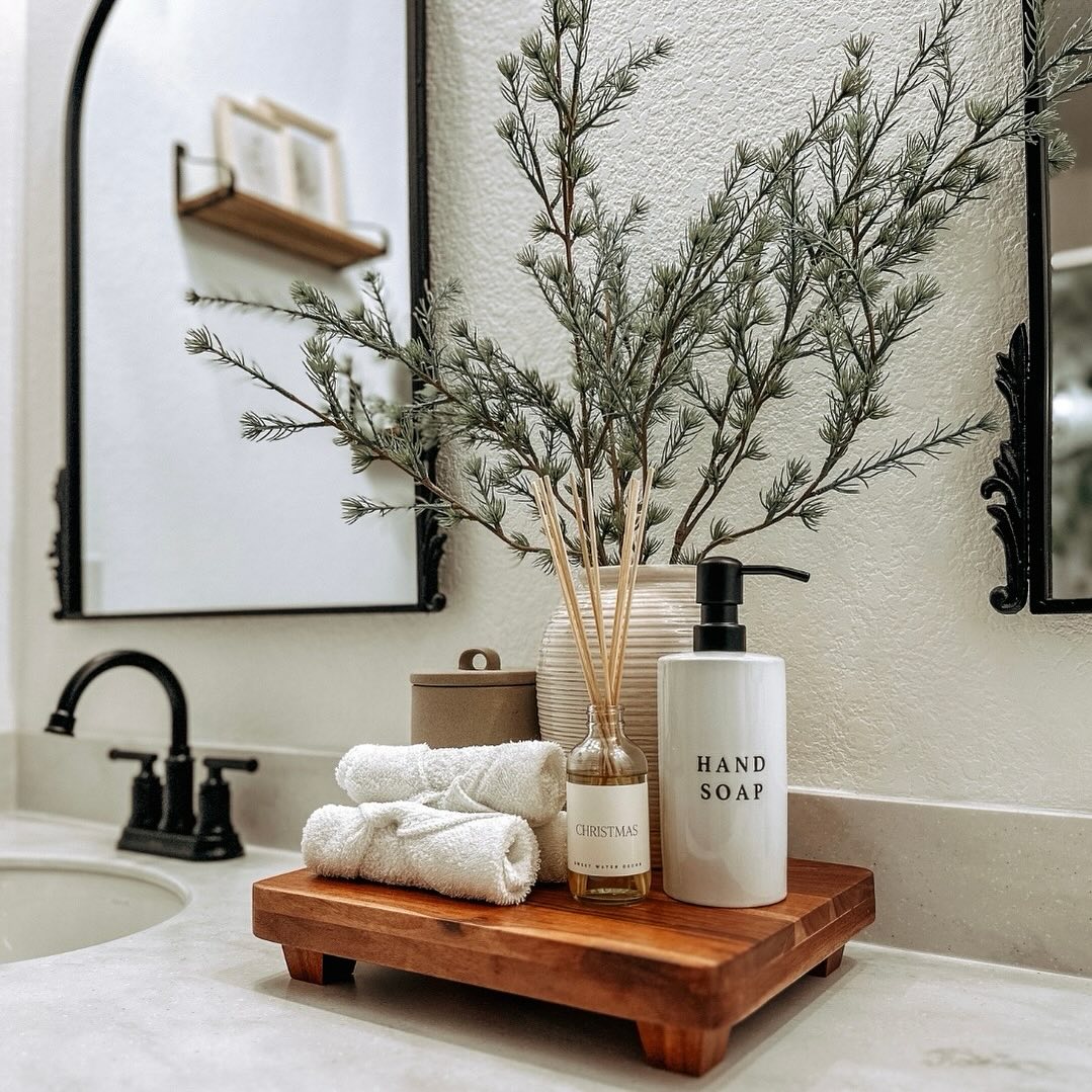 30 Bathroom Tray Styling Ideas: 30 Gorgeous Images To Copy For An Effortlessly Chic Bathroom 1 bathroom tray styling