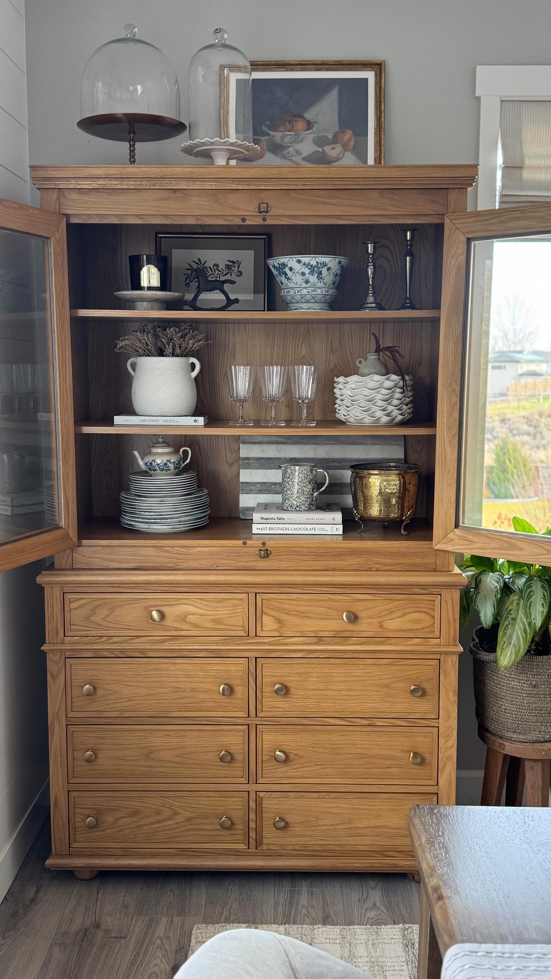 30 Stunning Dining Room Hutch Styling Ideas To Transform Your Space 1 dining room hutch styling