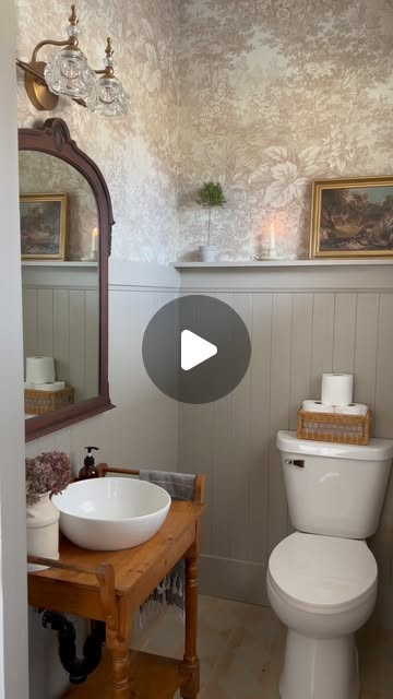 vintage bathroom decor