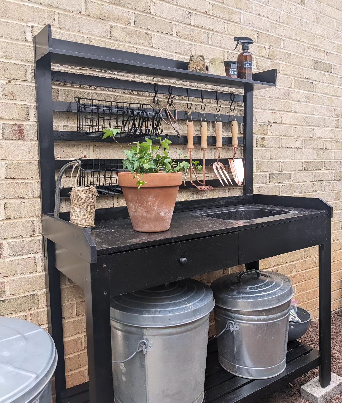 29 Garden Potting Bench Ideas To Upgrade Your Outdoor Space 5 garden potting bench ideas
