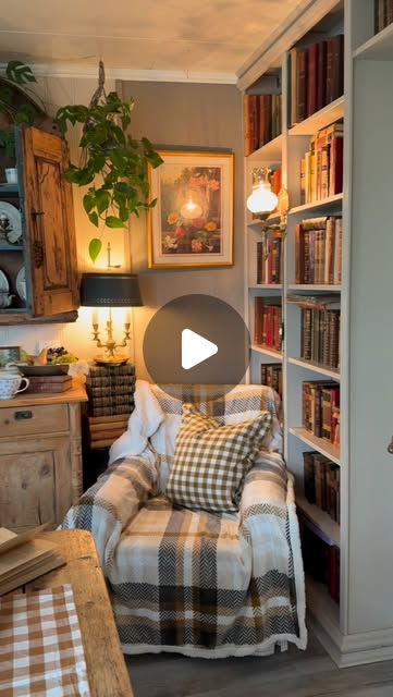 cozy cottage dining room