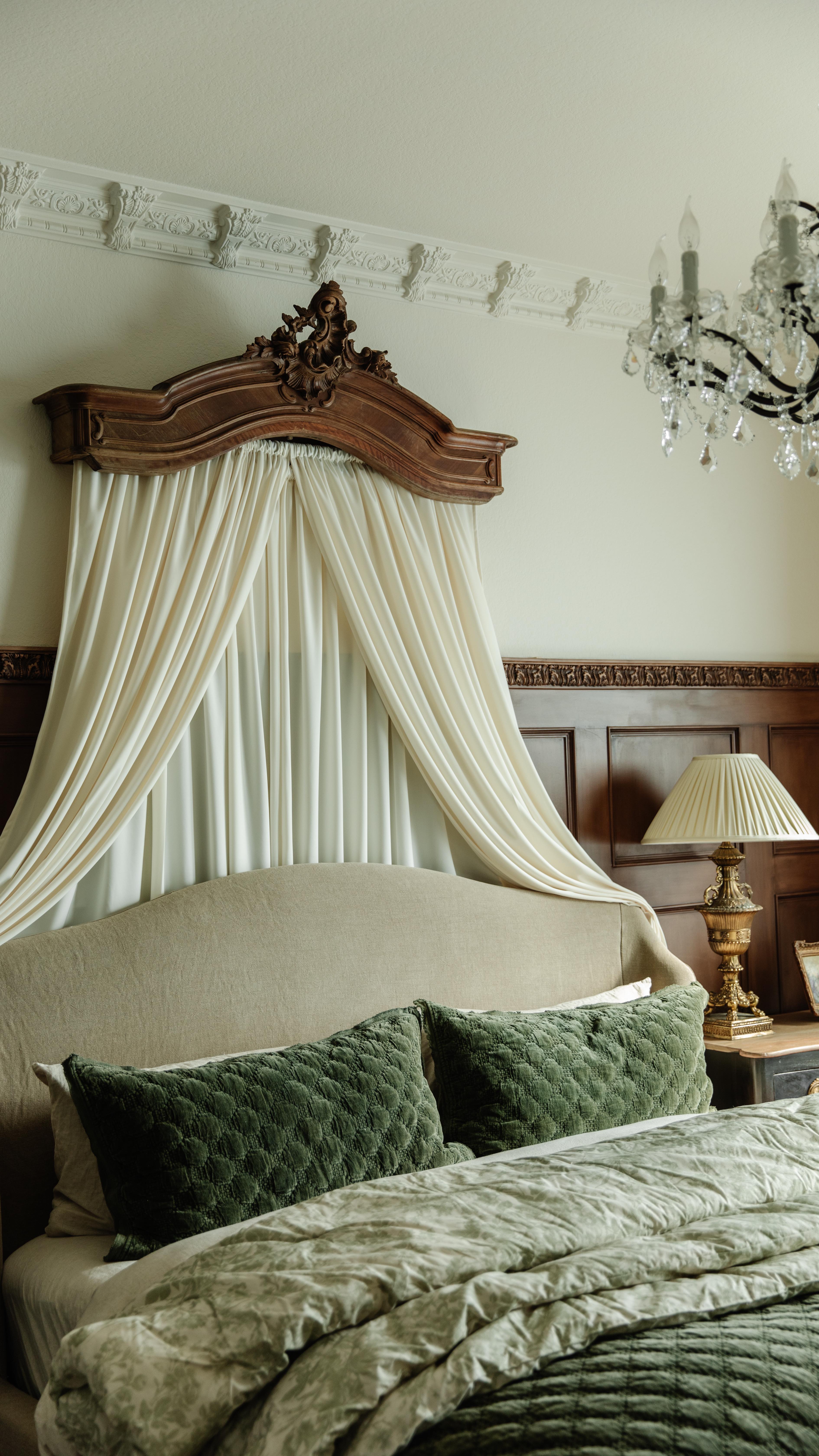 vintage bedroom decor