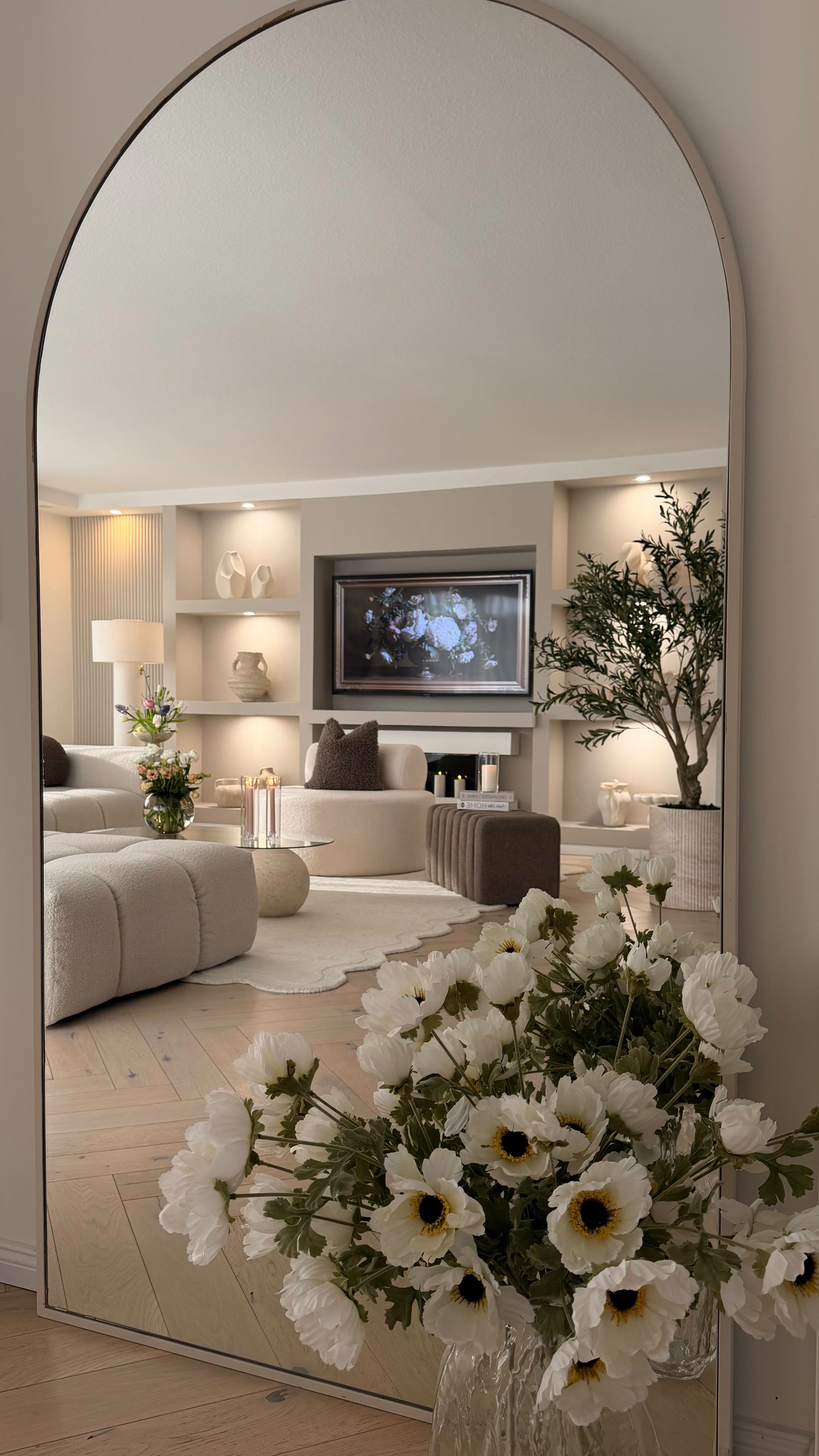 neutral apartment decor