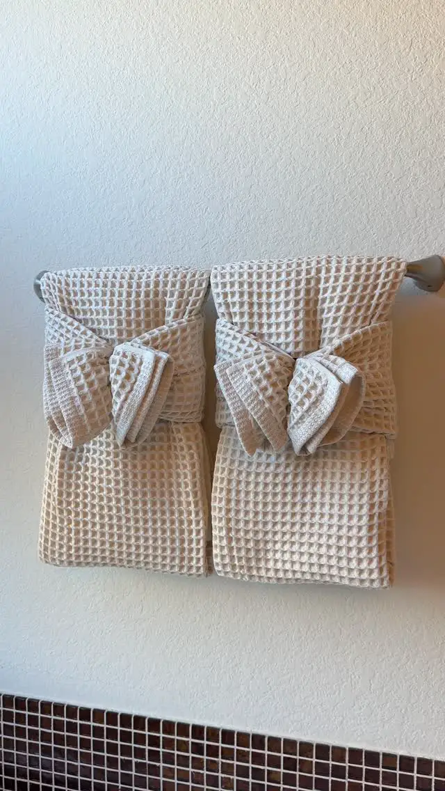 bathroom towel decor