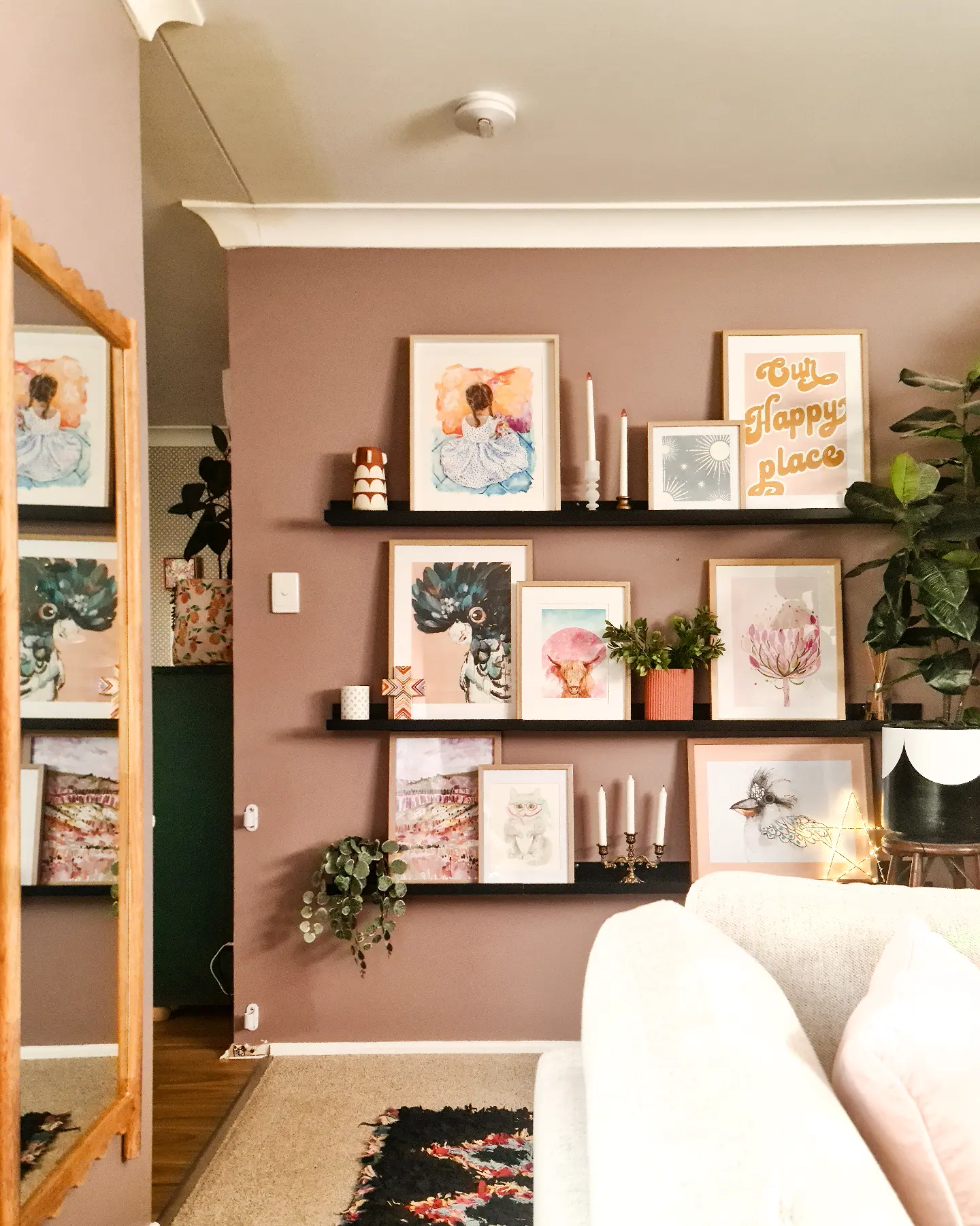 bedroom shelf decor