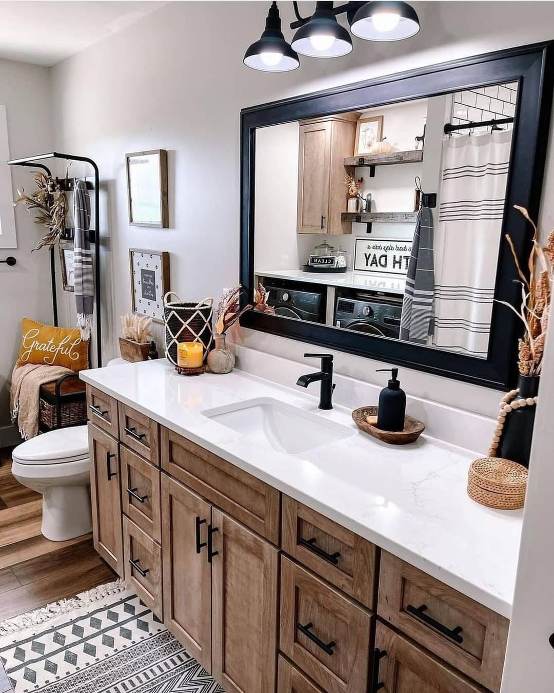 farmhouse bathroom decor