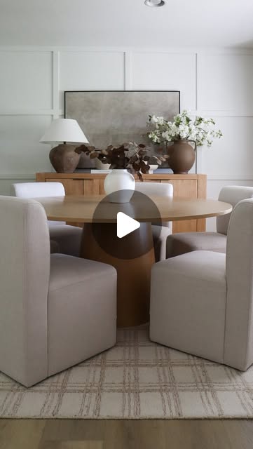 round dining table decor
