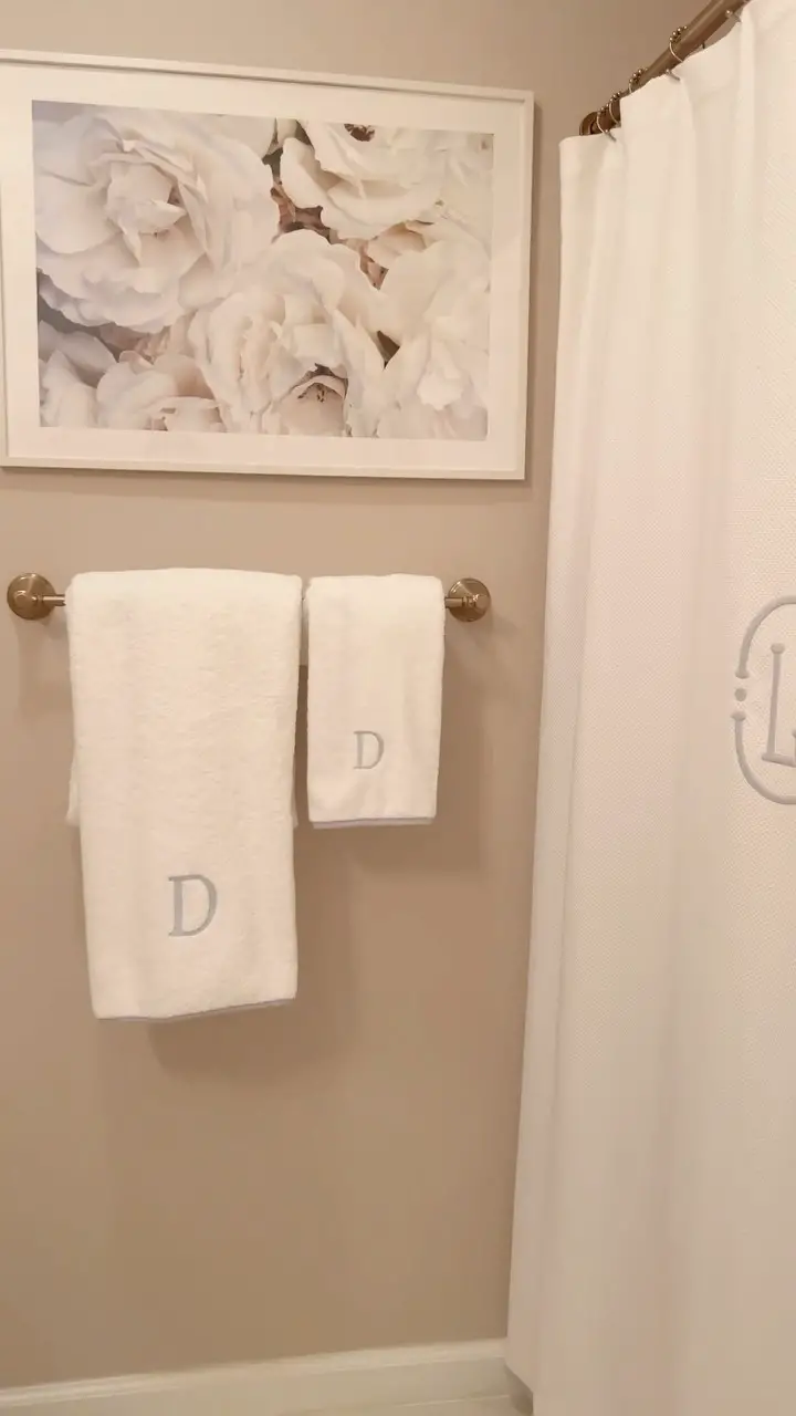 bathroom towel decor