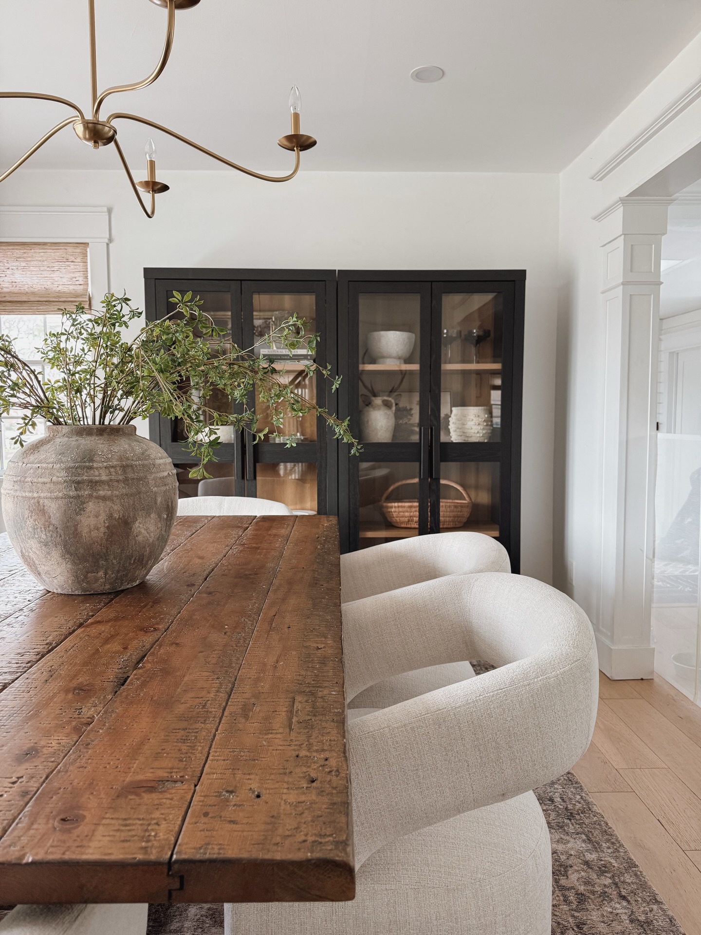 24 Stunning Mediterranean Dining Room Decor Ideas To Transform Your Space 12 mediterranean dining room decor