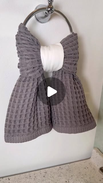 bathroom towel decor