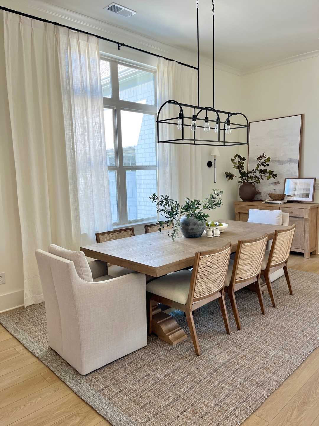 modern farmhouse dining room