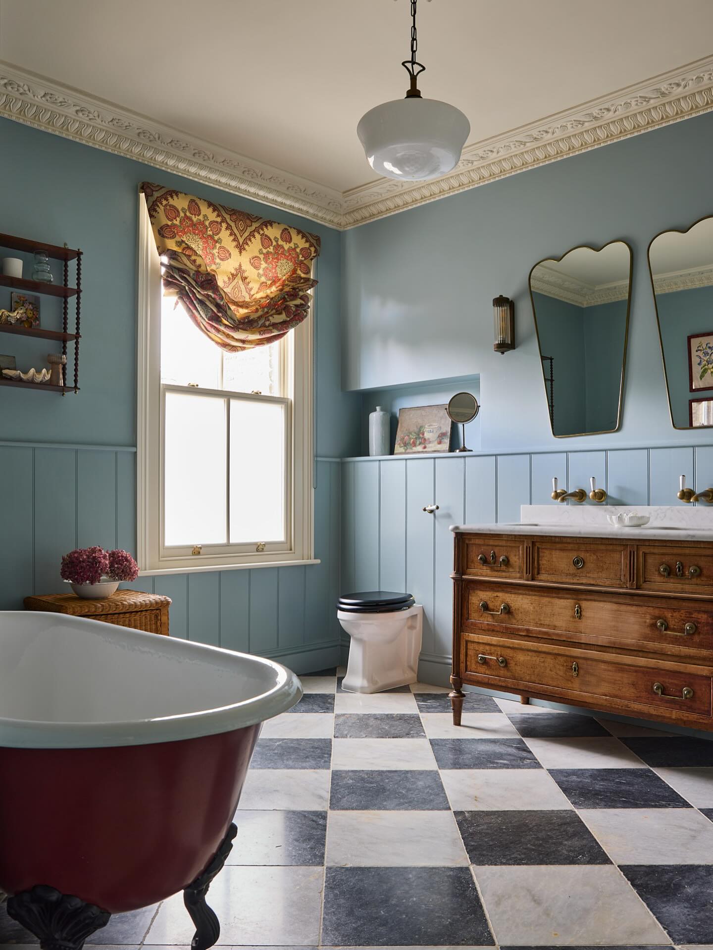 blue bathroom decor