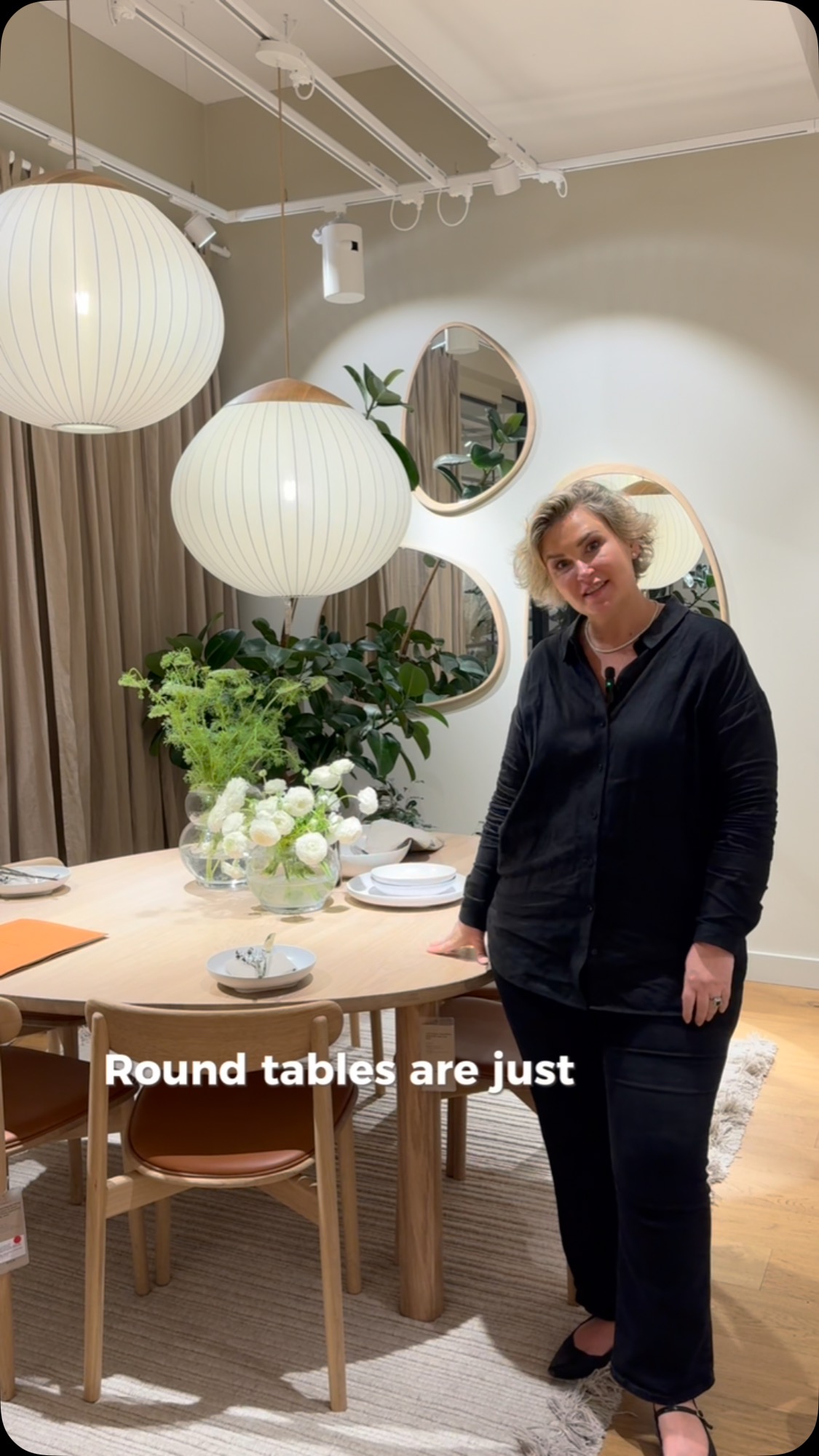 round dining table decor