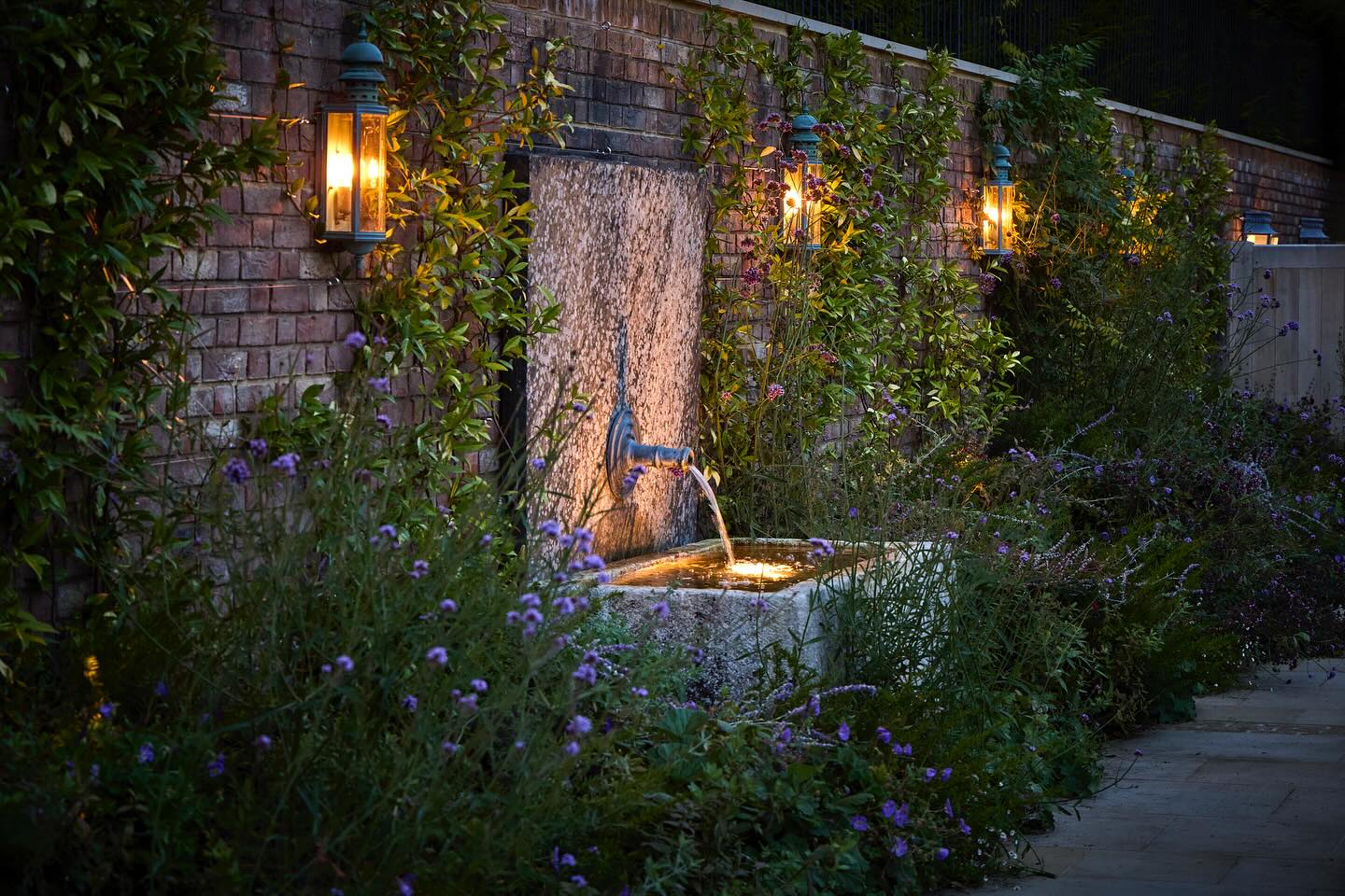 garden path lighting