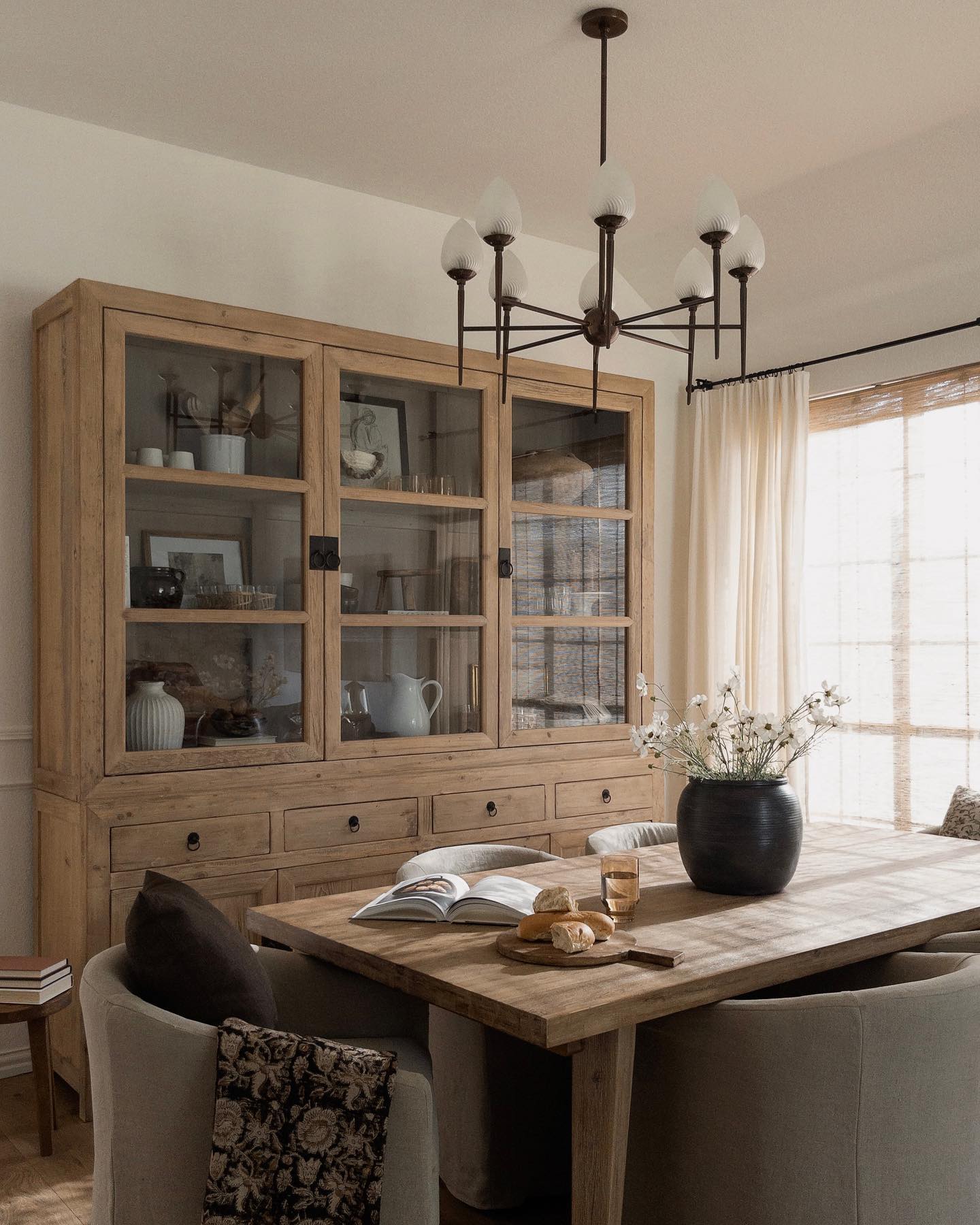 30 Stunning Dining Room Hutch Styling Ideas To Transform Your Space 13 dining room hutch styling