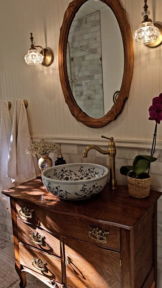 vintage bathroom decor
