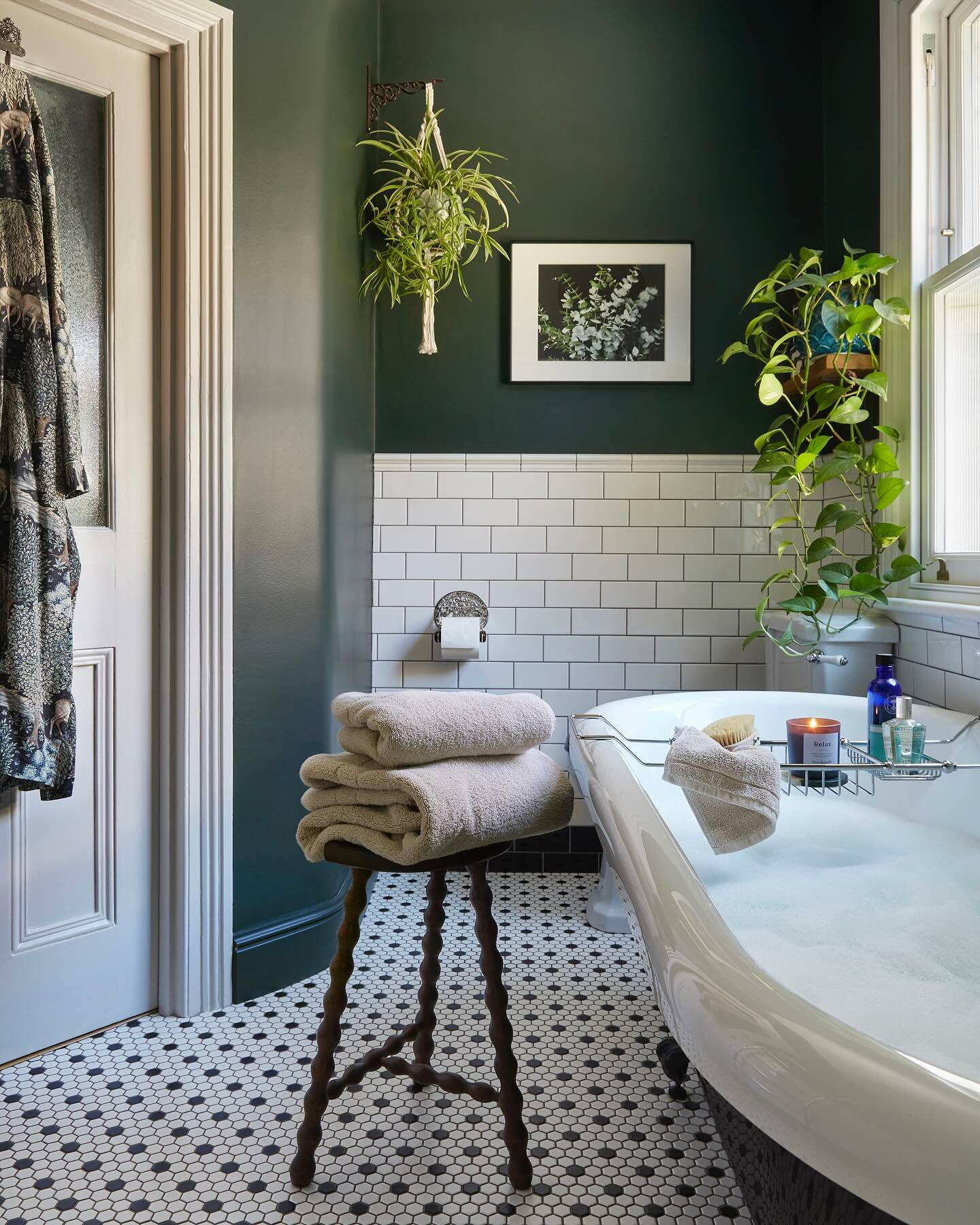 green bathroom decor