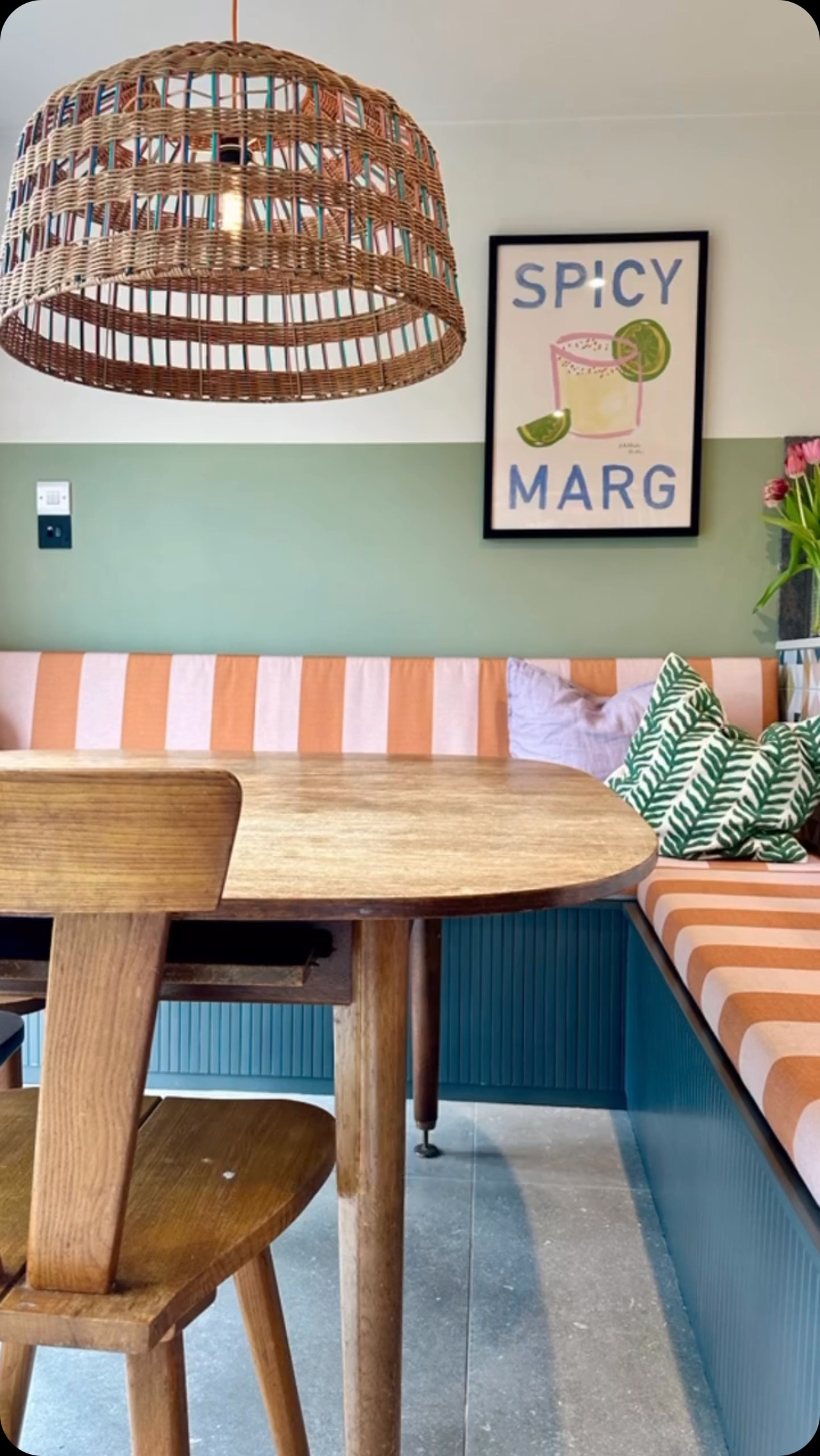 built in dining bench