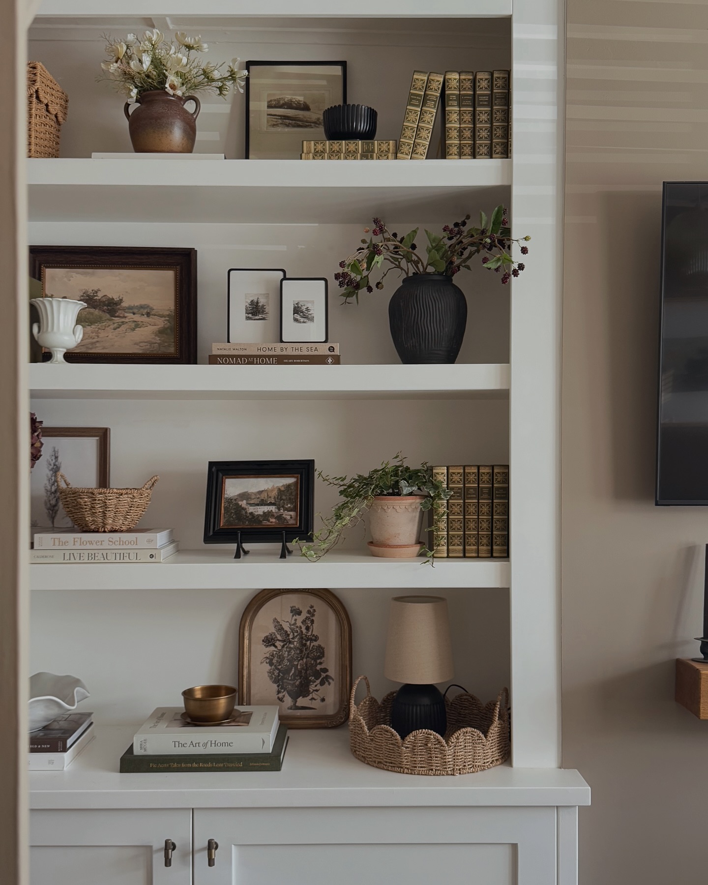 dining room shelving decor