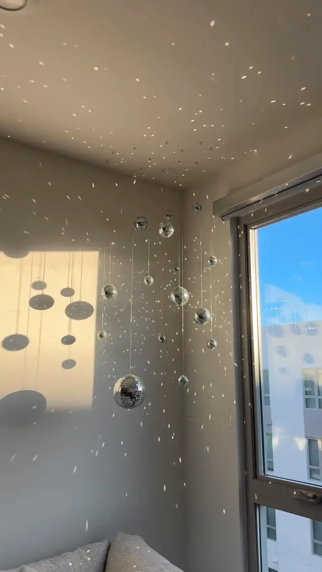 glam apartment decor