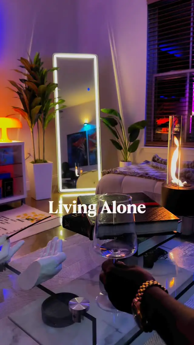 glam apartment decor