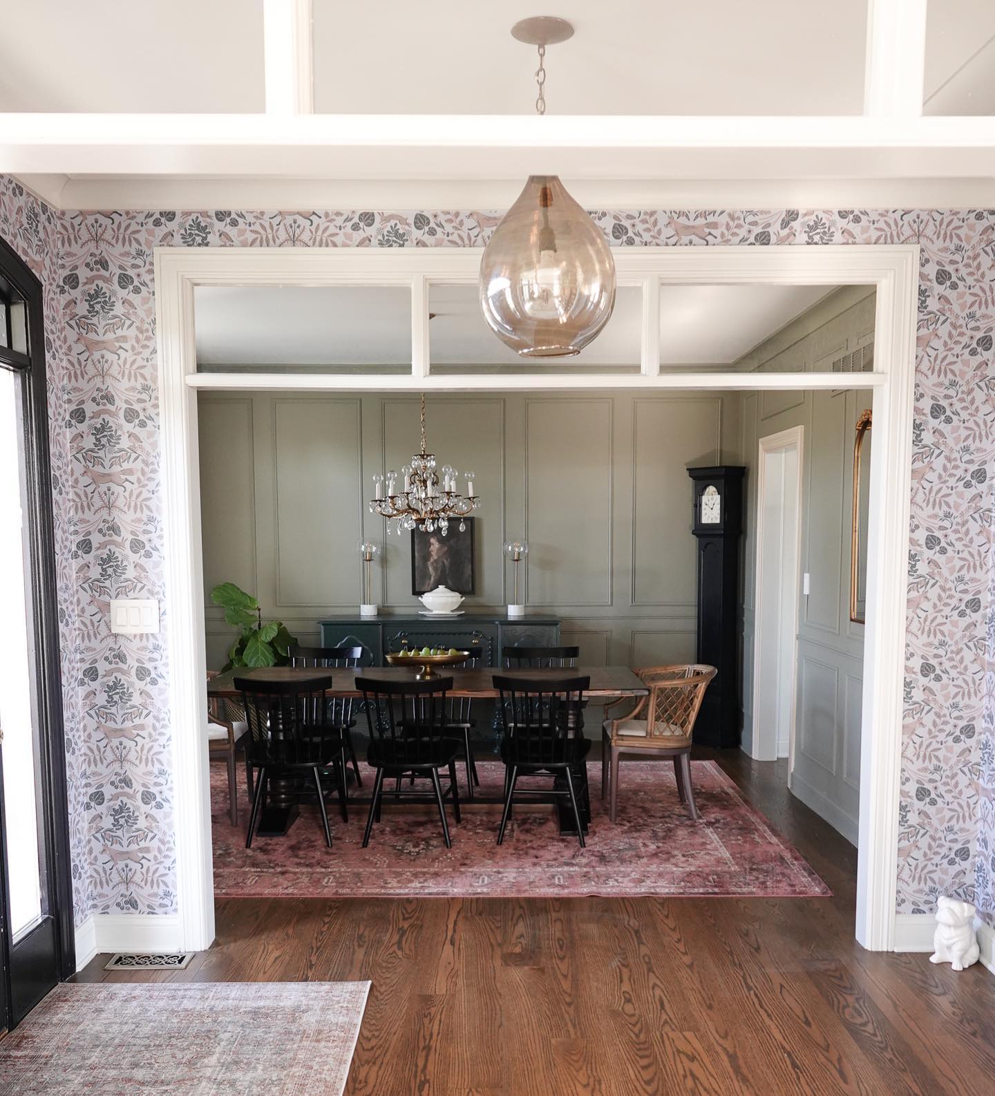 19 Genius Removable Wallpaper Apartment Ideas (With 19 Inspiring Images) 7 removable wallpaper apartment