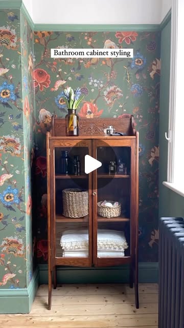 vintage bathroom decor