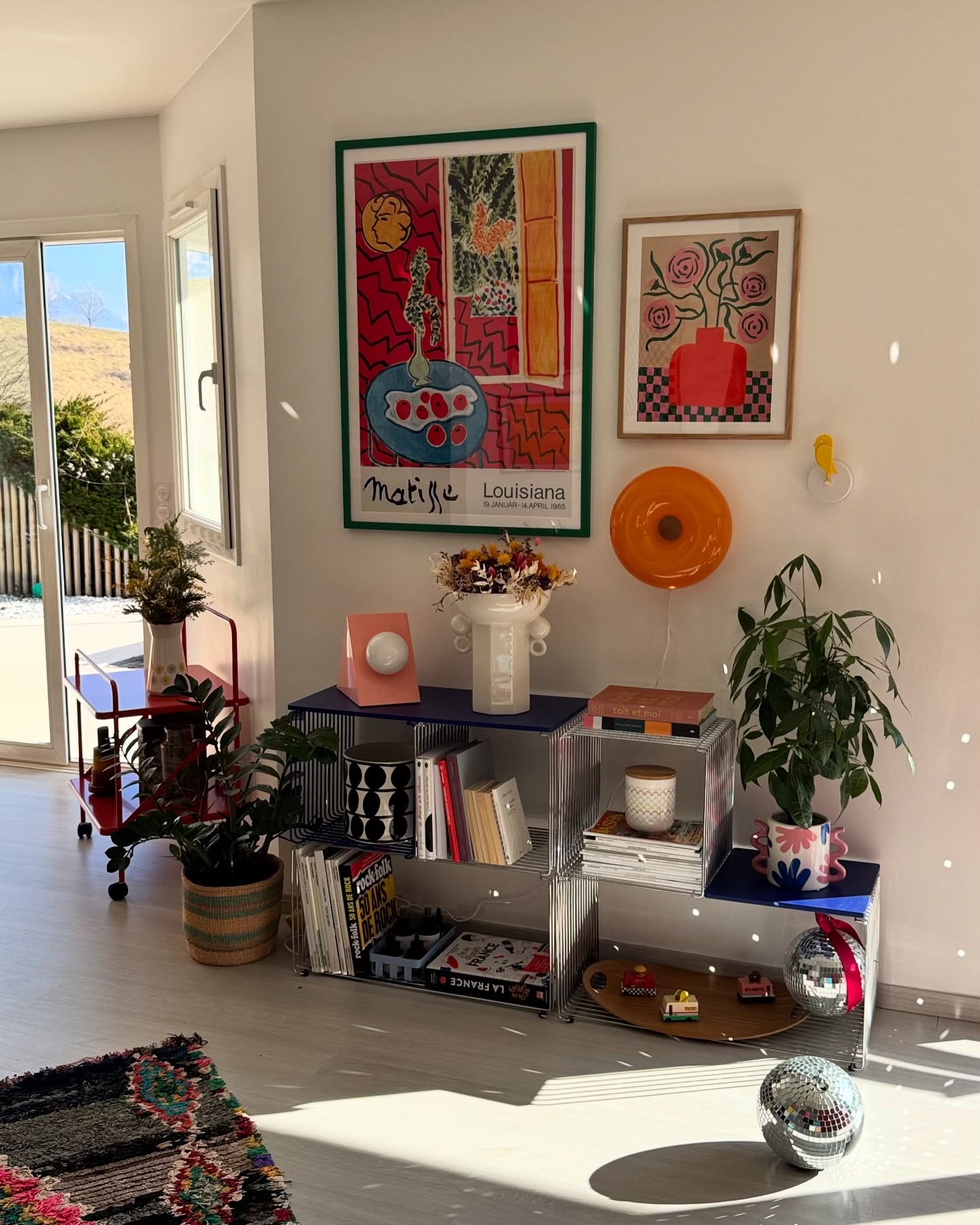 colorful apartment decor
