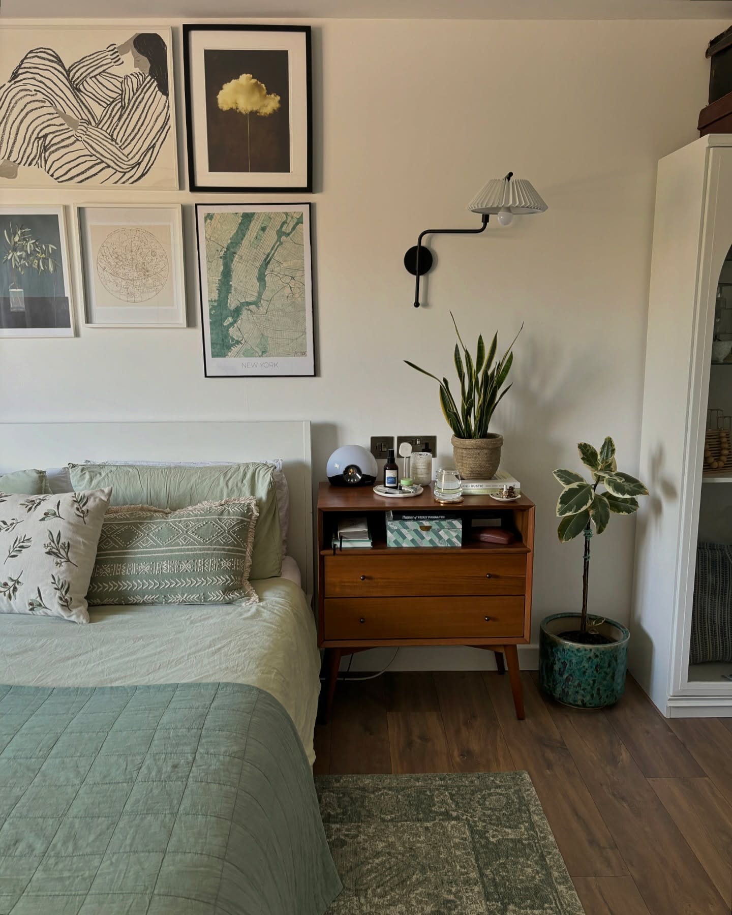 bedside table decor
