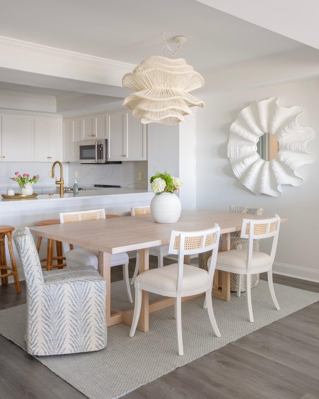 beach style dining room