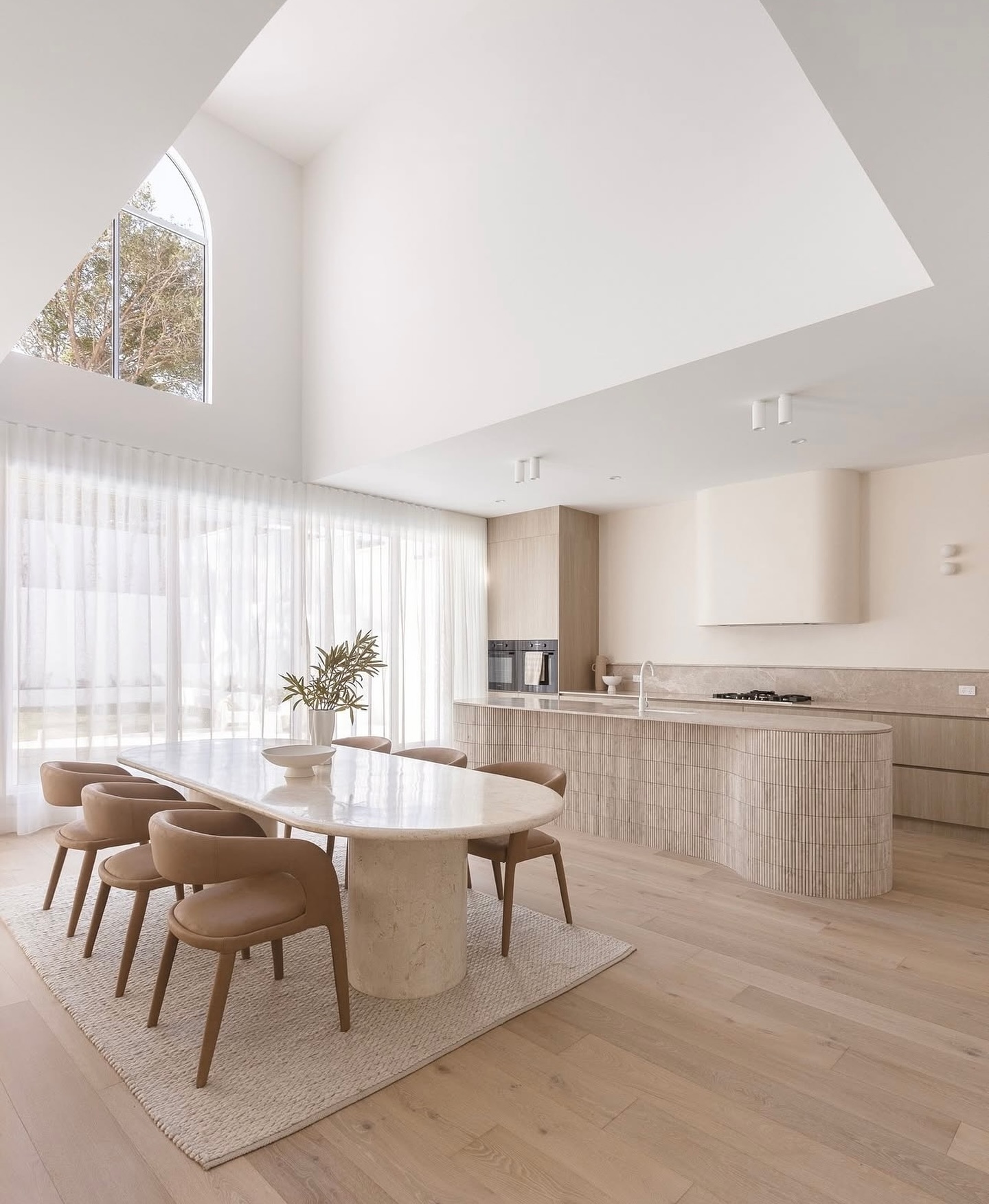 modern dining room decor