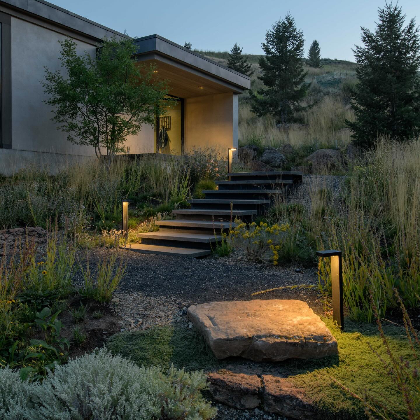 garden path lighting