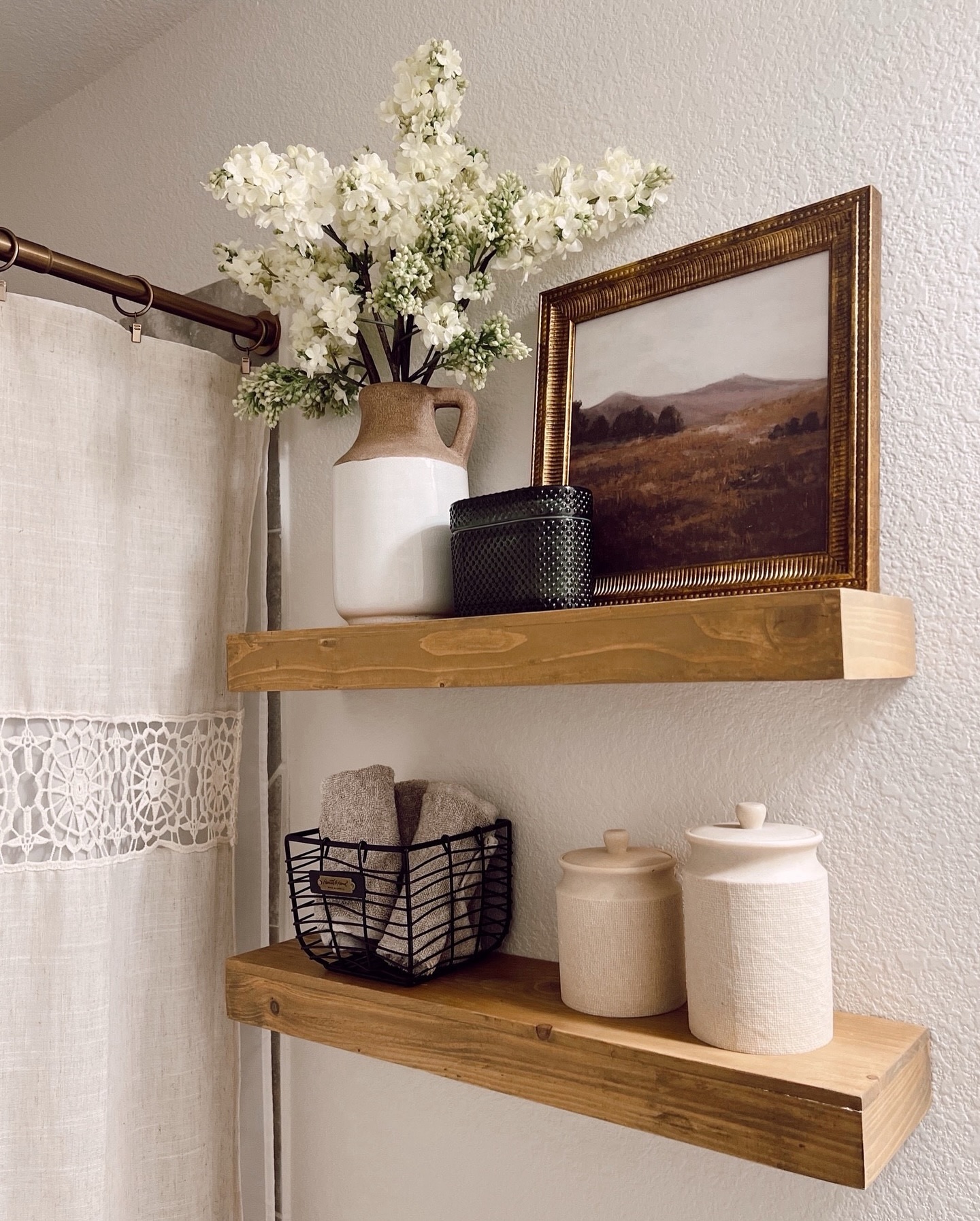 bathroom shelf decor