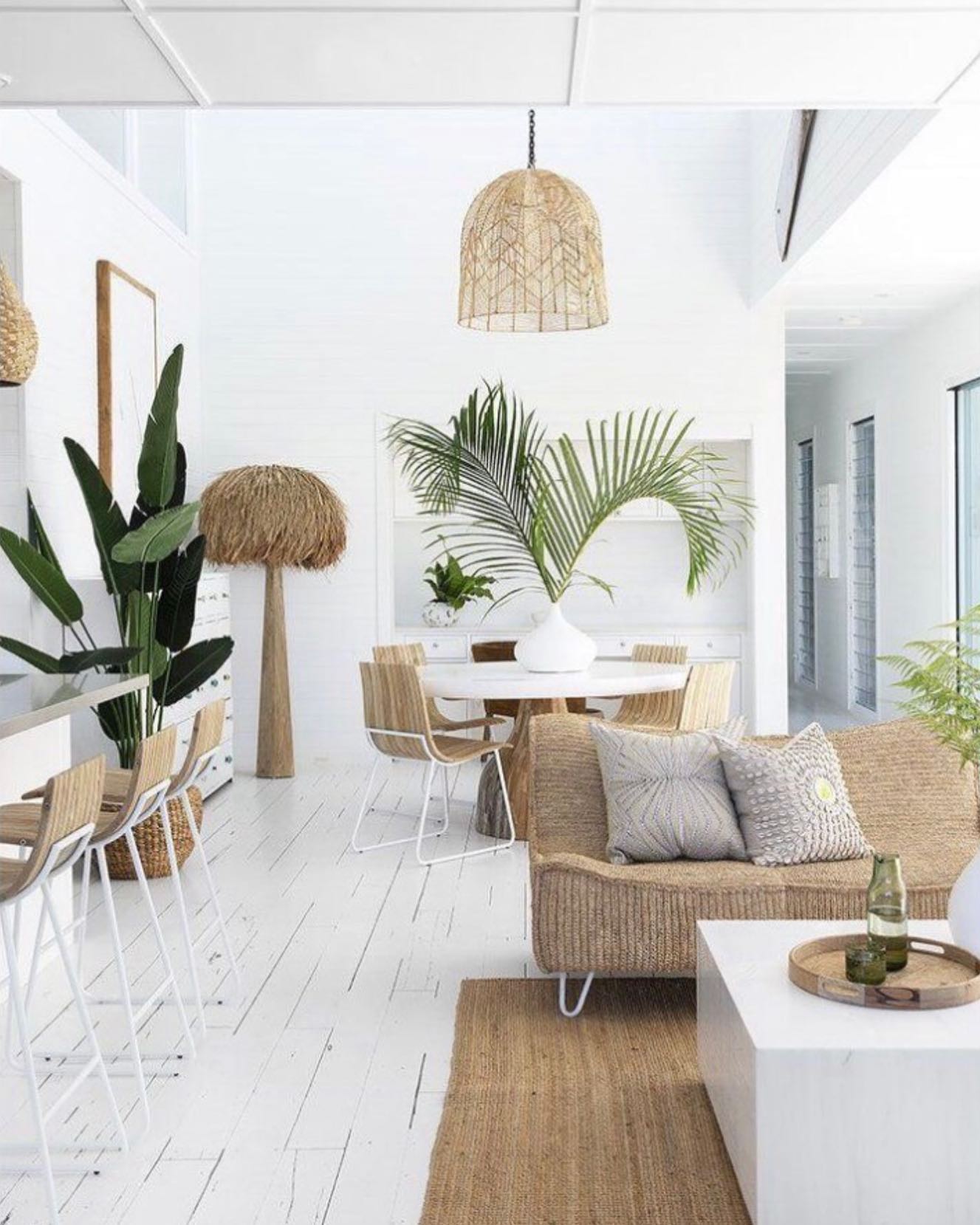 beach style dining room