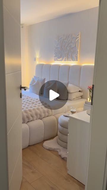 minimalist bedroom decor