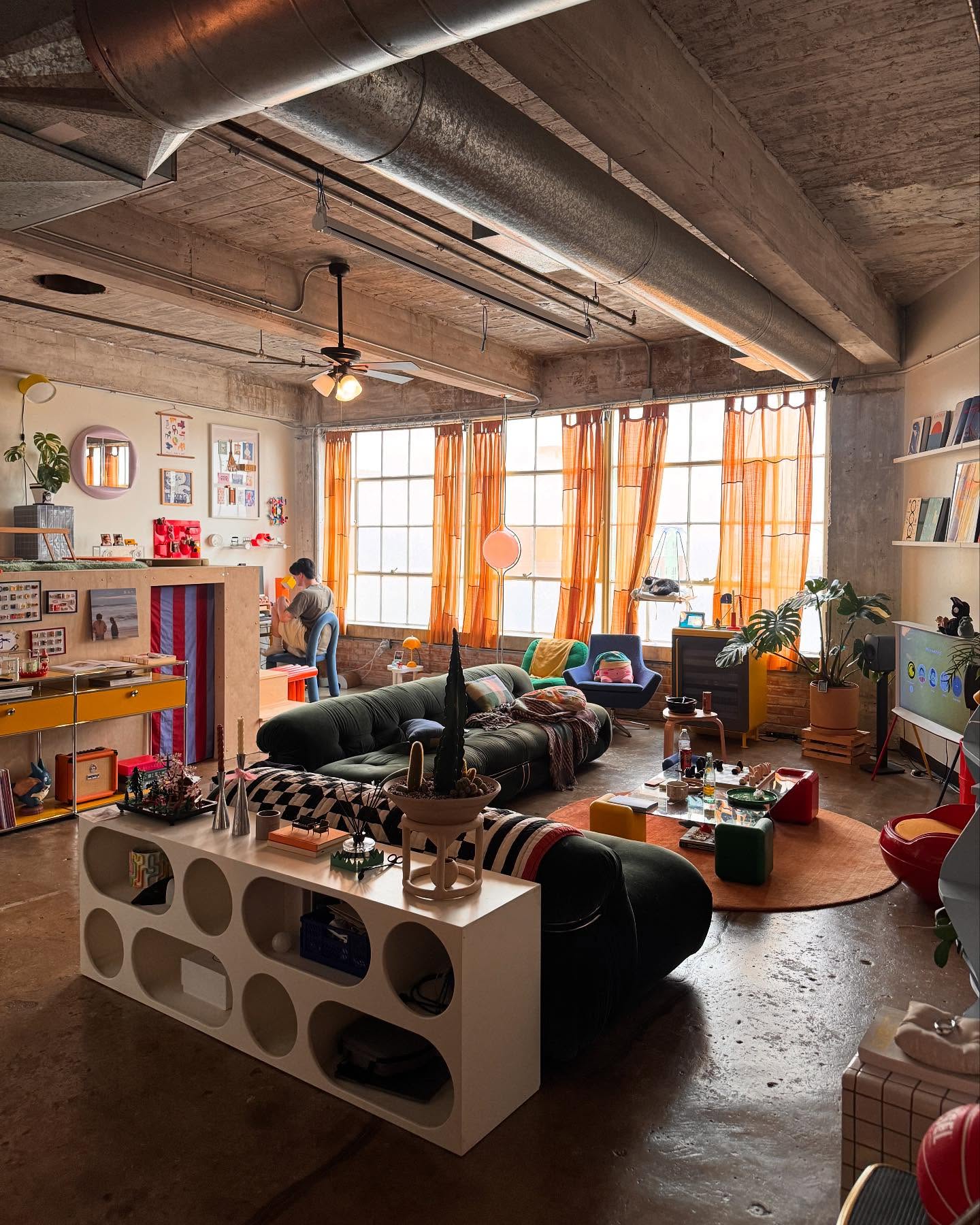 eclectic apartment decor