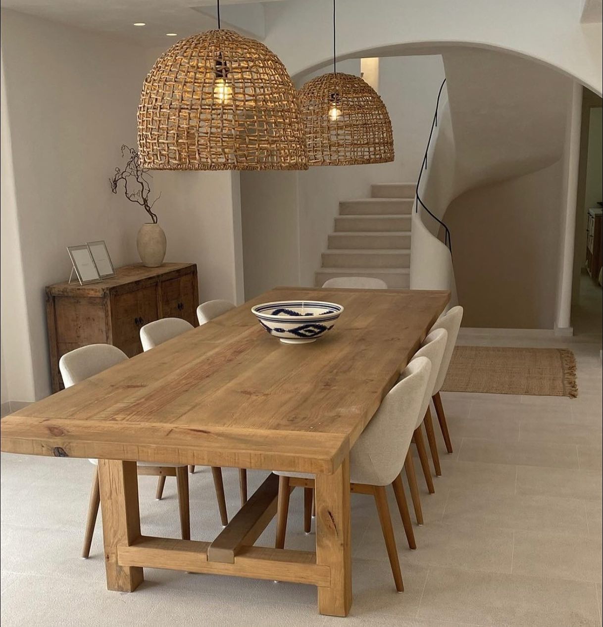 24 Stunning Mediterranean Dining Room Decor Ideas To Transform Your Space 1 mediterranean dining room decor