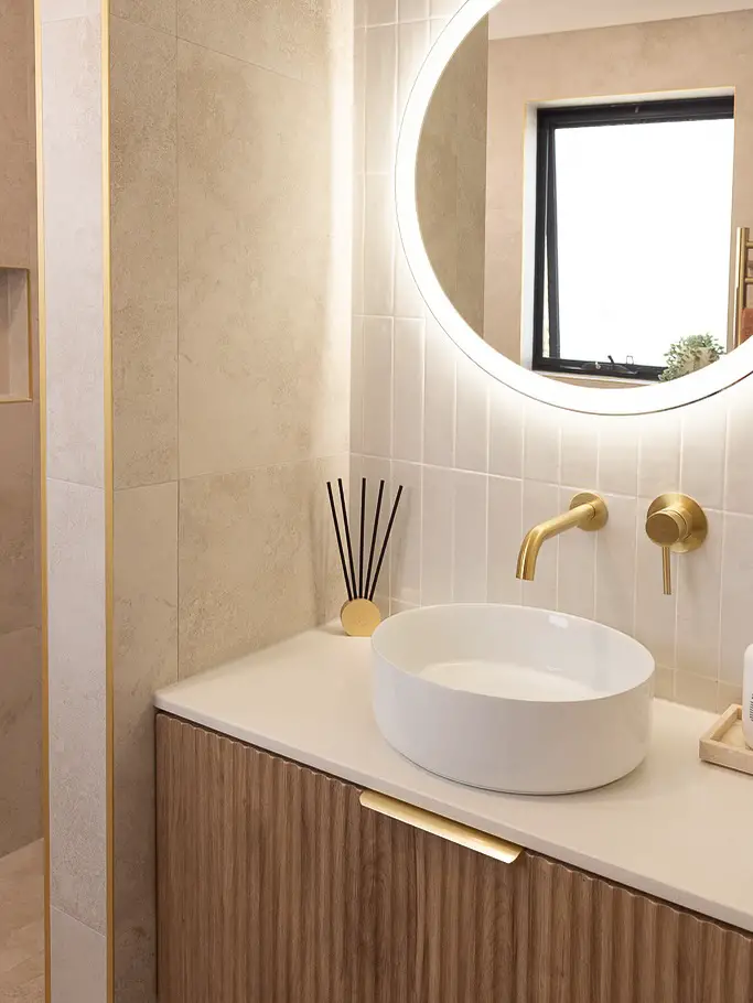 beige bathroom decor