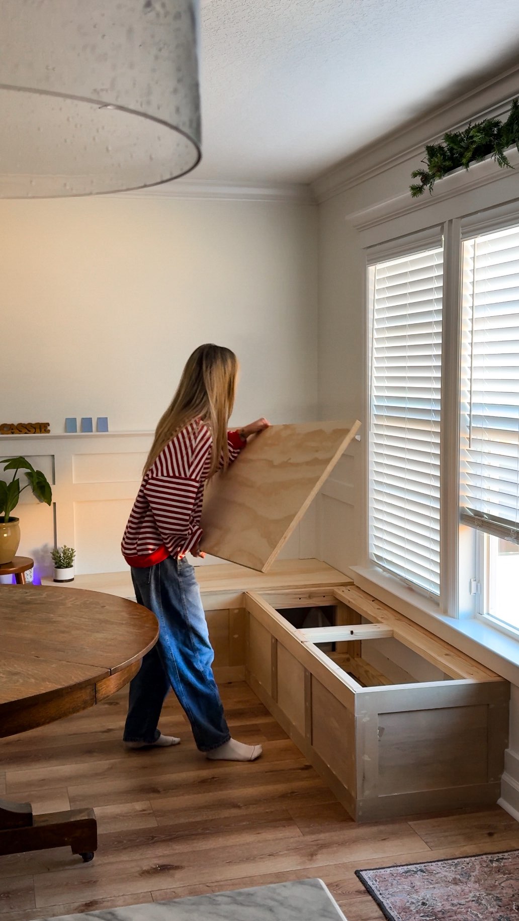 built in dining bench