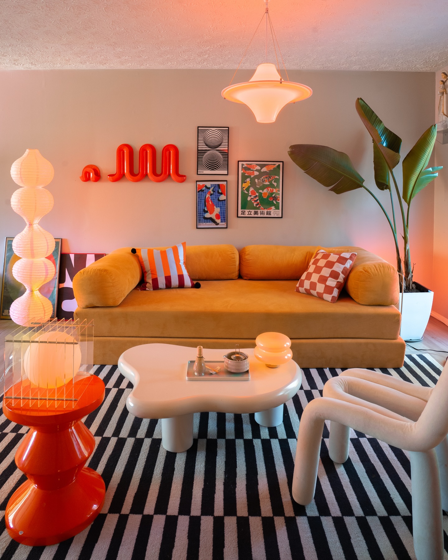 eclectic apartment decor