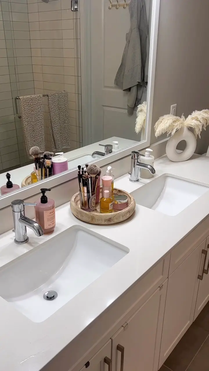 apartment bathroom decor