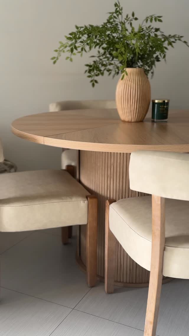 round dining table decor