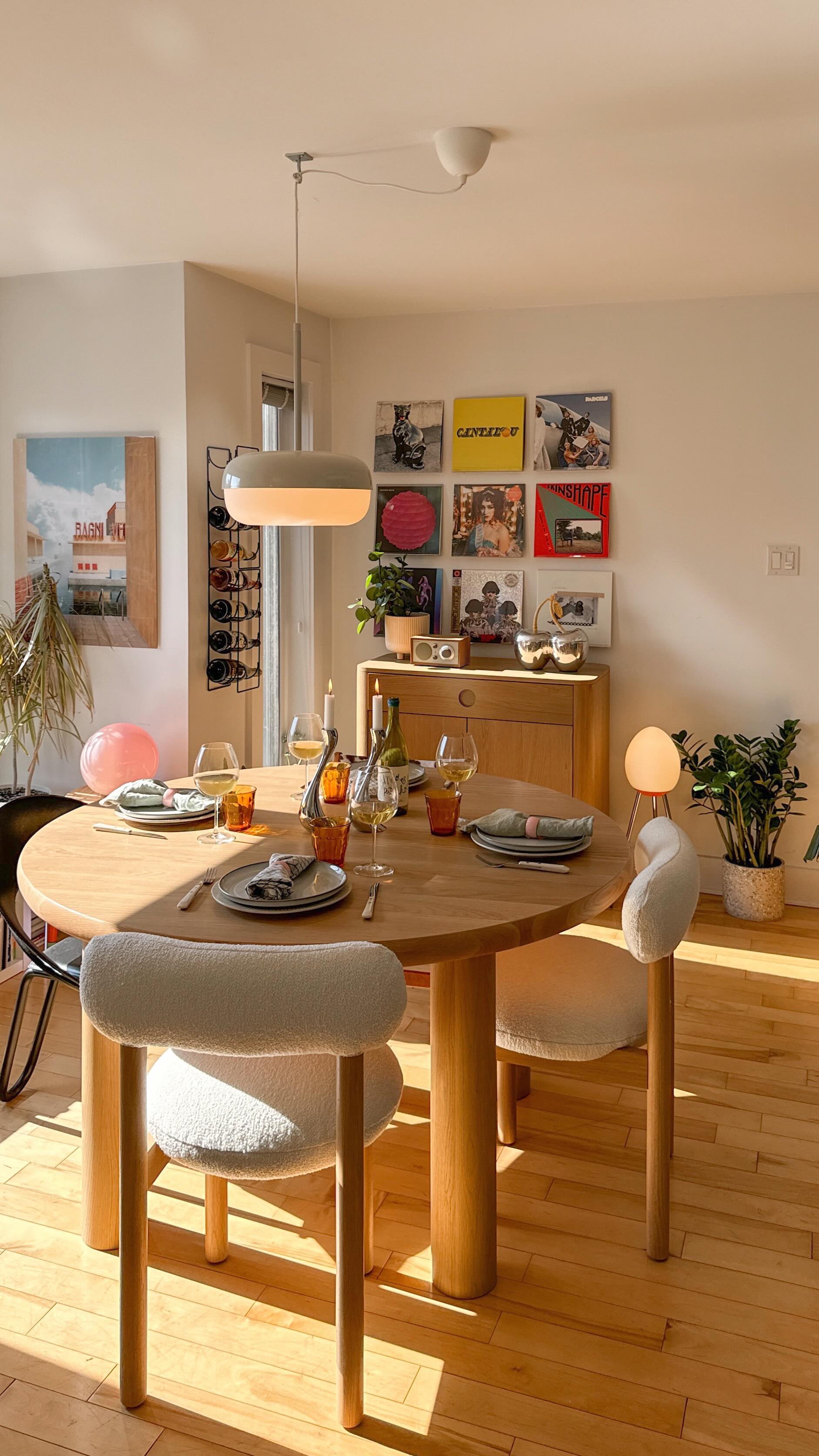 round dining table decor