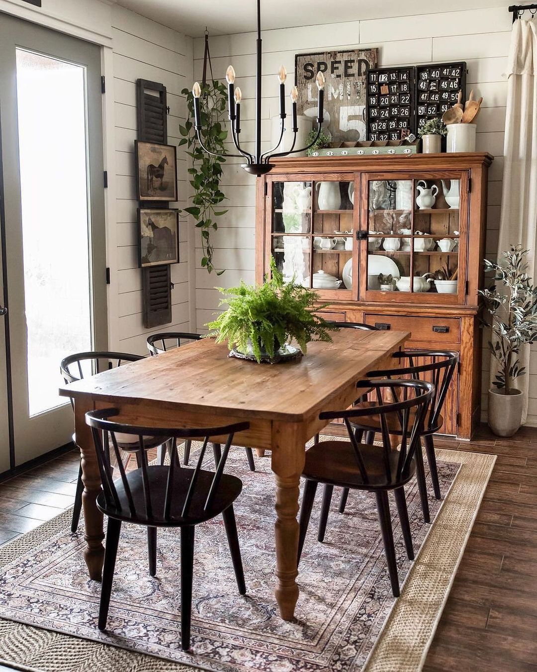rustic farmhouse dining room