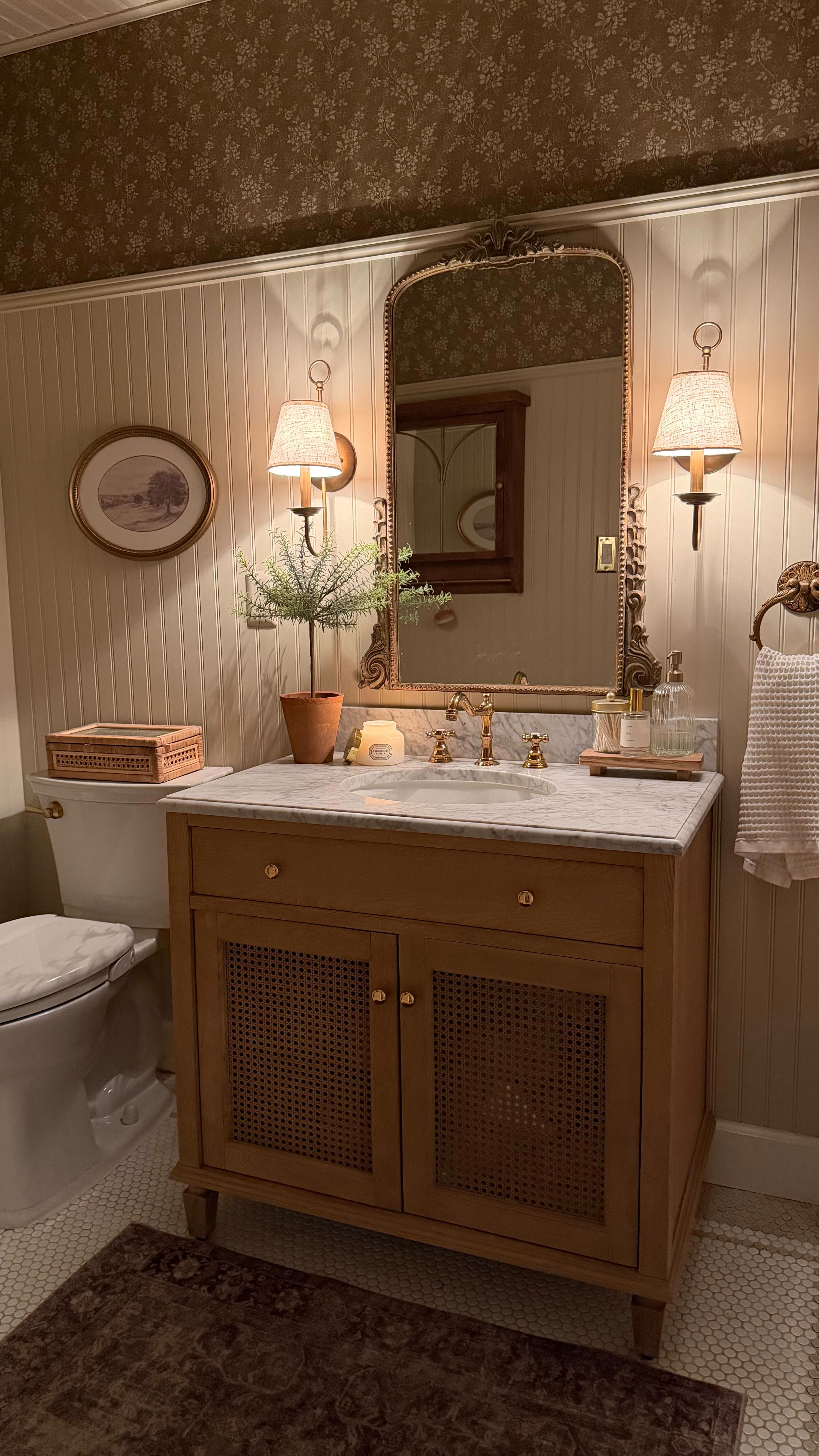 vintage bathroom decor